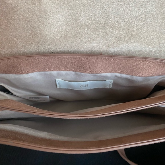 Blush Pink Shoulder Bag with Gold Chain - Picture 4 of 5